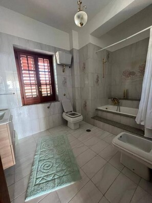 Shower - Villa Marina B&B (Cleto)