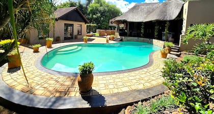 EL-TSURI GUEST RESORT "British Unit" A charming London-inspired themed retreat.