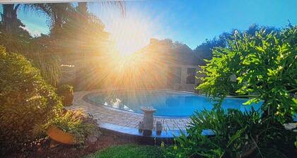 EL-TSURI GUEST RESORT "British Unit" A charming London-inspired themed retreat.