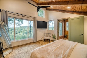 5 Schlafzimmer, Schreibtisch, Bügeleisen/Bügelbrett, Reisekinderbett