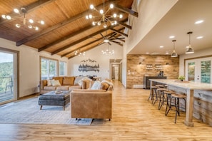 Interior - Epic Mountain Views from the Hot Tub - Sleeps 16 - Theater - Game Room - Firepit (Ellijay)