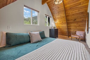 3 bedrooms, desk, iron/ironing board, travel cot