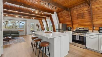 Refrigerador, microondas, horno, placa de cocina