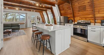 Cozy Mtn Cabin • Epic Views • Hot Tub • Fire Pit