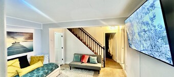 Spacious 6-bedroom house in charming Silver Spring with WiFi, AC