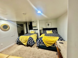 6 bedrooms, iron/ironing board, WiFi, bed sheets