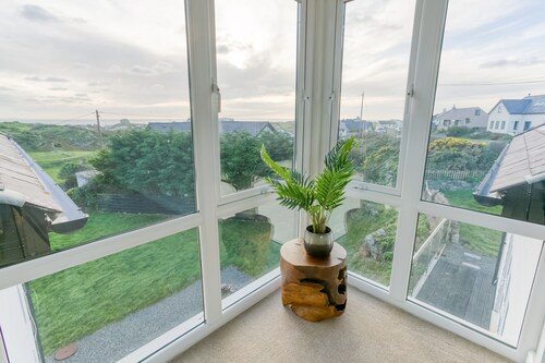 Garreg Hen -  a sea view that sleeps 8 guests  in 4 bedrooms