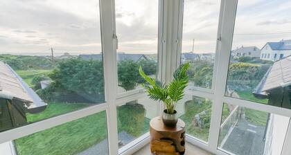 Garreg Hen - a sea view that sleeps 8 guests in 4 bedrooms