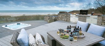 Gwynaeth Gwyn -  a hot tub that sleeps 16 guests  in 8 bedrooms