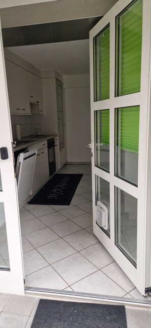 Frigorifero, forno, piano cottura, lavastoviglie
