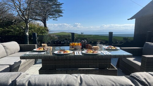Tremfan Gorwel -  a sea view that sleeps 4 guests  in 2 bedrooms