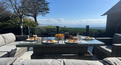 Tremfan Gorwel - a sea view that sleeps 4 guests in 2 bedrooms