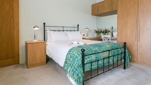 3 habitaciones, tabla de planchar con plancha y cuna de viaje