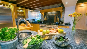 Refrigerador, microondas, horno, lavavajillas