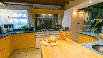 Refrigerador, microondas, horno y lavavajillas