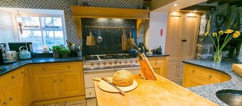 Tal y Bont Farm - a remote that sleeps 30 guests in 14 bedrooms