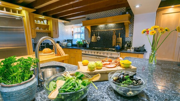 Refrigerador, microondas, horno y lavavajillas 