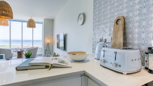 3 Beach Terrace - sleeps 12 guests  in 6 bedrooms