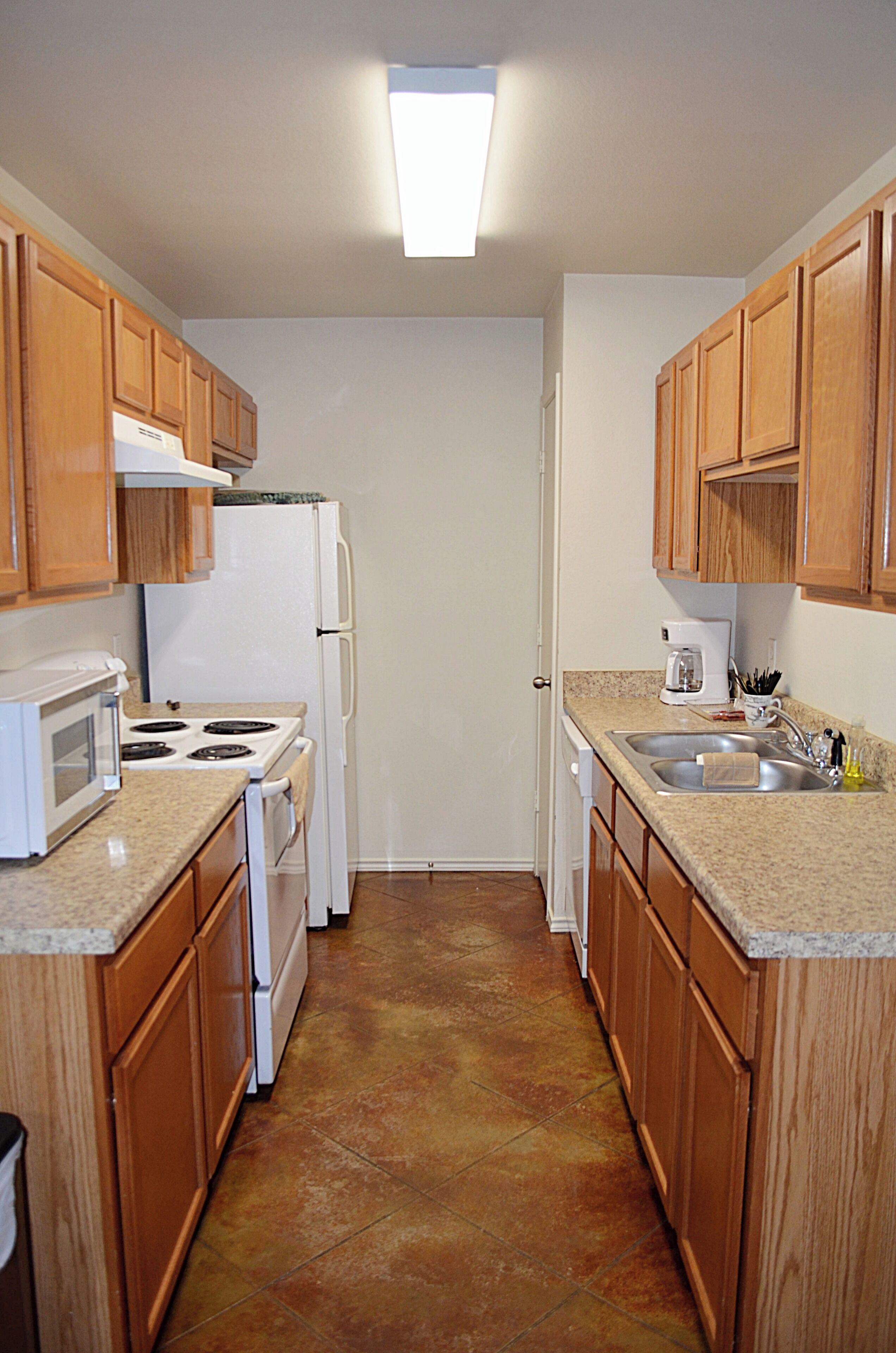 Microondas, horno, parrilla de estufa y lavavajillas 