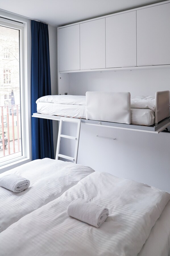 Desk, laptop workspace, free WiFi - BX. Downtown - Brussels (Bruxelles)