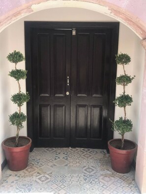 تفاصيل الفندق من الخارج