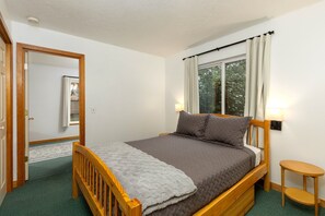 3 habitaciones, tabla de planchar con plancha, wifi y ropa de cama 