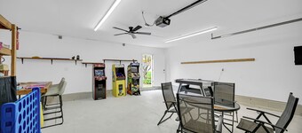 Lakefront Haven • Private Beach • Dock • Fire Pit • Game Room • Boat Rental