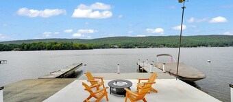 Lakefront Haven • Private Beach • Dock • Fire Pit • Game Room • Boat Rental