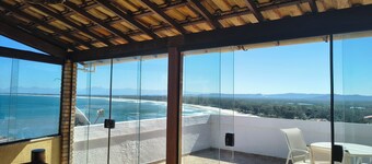 House with beautiful sea view, 5 minutes from the beach and trails of Barra de Guaratiba