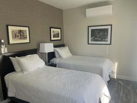 Standard Double or Twin Room | Bathroom | Hair dryer, towels, soap, shampoo
