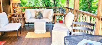 Escape to Your Romantic yet Adventurous Smokey Mountain River Cabin Getaway!