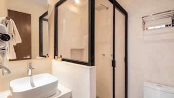 Standard Loft, Patio, Courtyard View | Bathroom | Hair dryer, towels, soap, shampoo