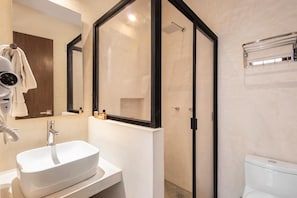 Standard Loft, Patio, Courtyard View | Bathroom | Hair dryer, towels, soap, shampoo