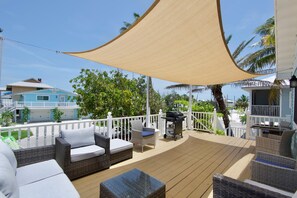Hus - 2 queensize-senge (Lazy Daze A) | Terrasse/gårdhave