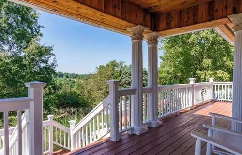 Must see 4/3 Family/Pet Friendly+Pool&hot tub