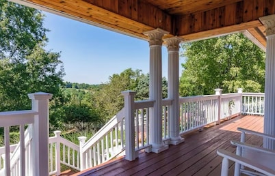 Must see 4/3 Family/Pet Friendly+Pool&hot tub