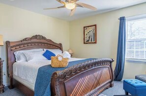 4 chambres, fer et planche à repasser, lit parapluie, Wi-Fi gratuit