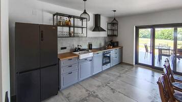 Réfrigérateur, four, plaque de cuisson, lave-vaisselle