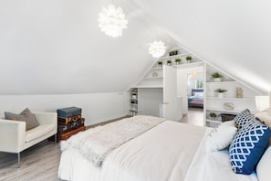 4 habitaciones, tabla de planchar con plancha, wifi y ropa de cama