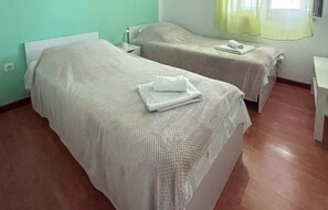 4 bedrooms, travel crib, free WiFi