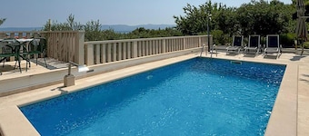 Pet friendly home in Bol
