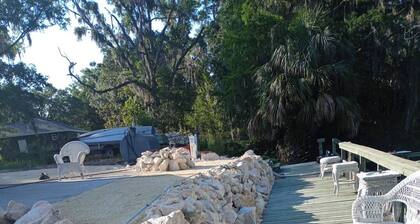 Charming 3-bedroom house with boat dock in serene Inglis