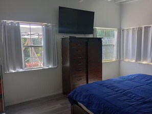 3 bedrooms, iron/ironing board, WiFi, bed sheets