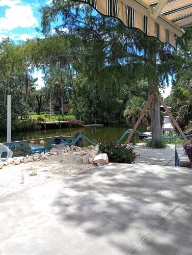 Charming house with boat dock in serene Inglis, riverfront deep water gulf acces