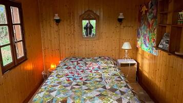 1 bedroom, bed sheets