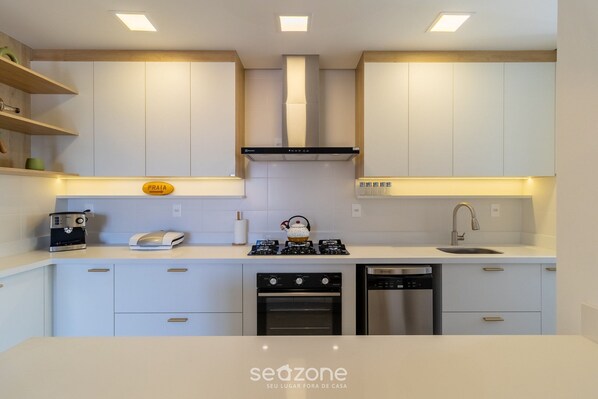 Appartement | Cuisine privée | Batterie de cuisine, vaisselle et ustensiles