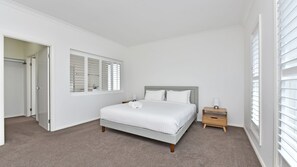 5 habitaciones, tabla de planchar con plancha y wifi gratis 