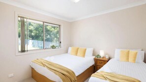 2 bedrooms, iron/ironing board, free WiFi, bed sheets