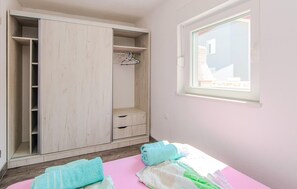 Iron/ironing board, free WiFi, bed sheets