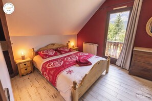 4 bedrooms, desk, free WiFi